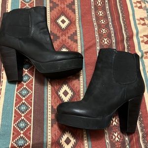 HOT Steve Madden ankle booties.